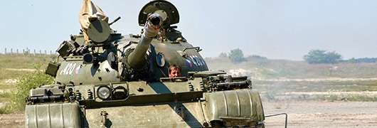 Image for page Battle tank driving - STANDARD